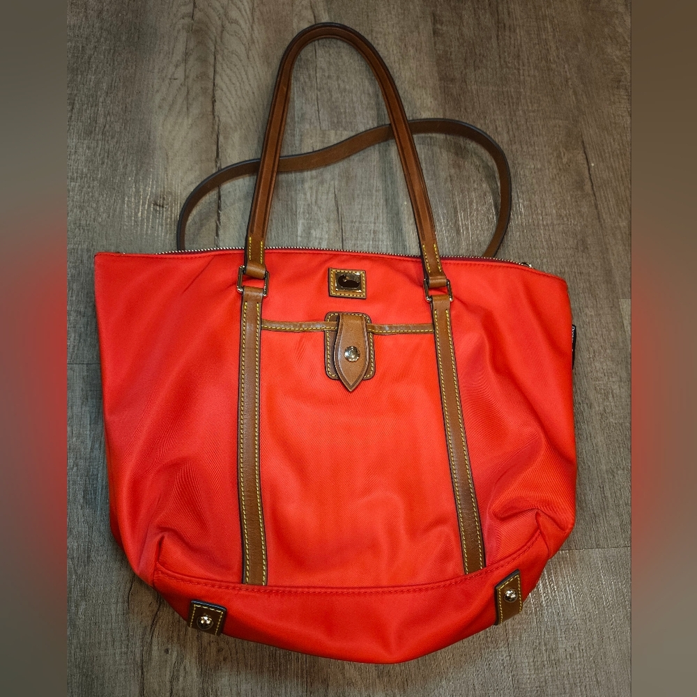 Dooney and Bourke Wayfair Zip Tote‎